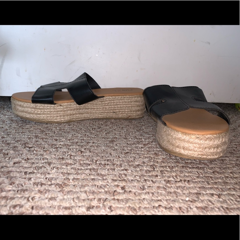 Rue 21  size 7 Platform sandals.